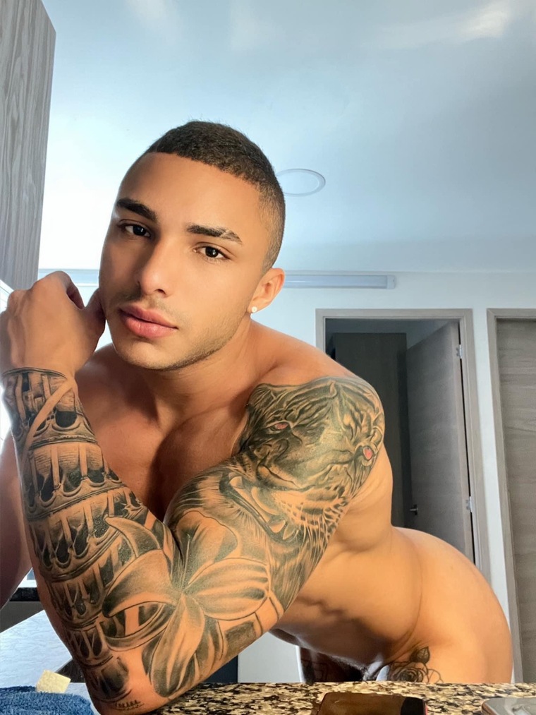 javiercarrera @javiercarrera onlyfans cover picture