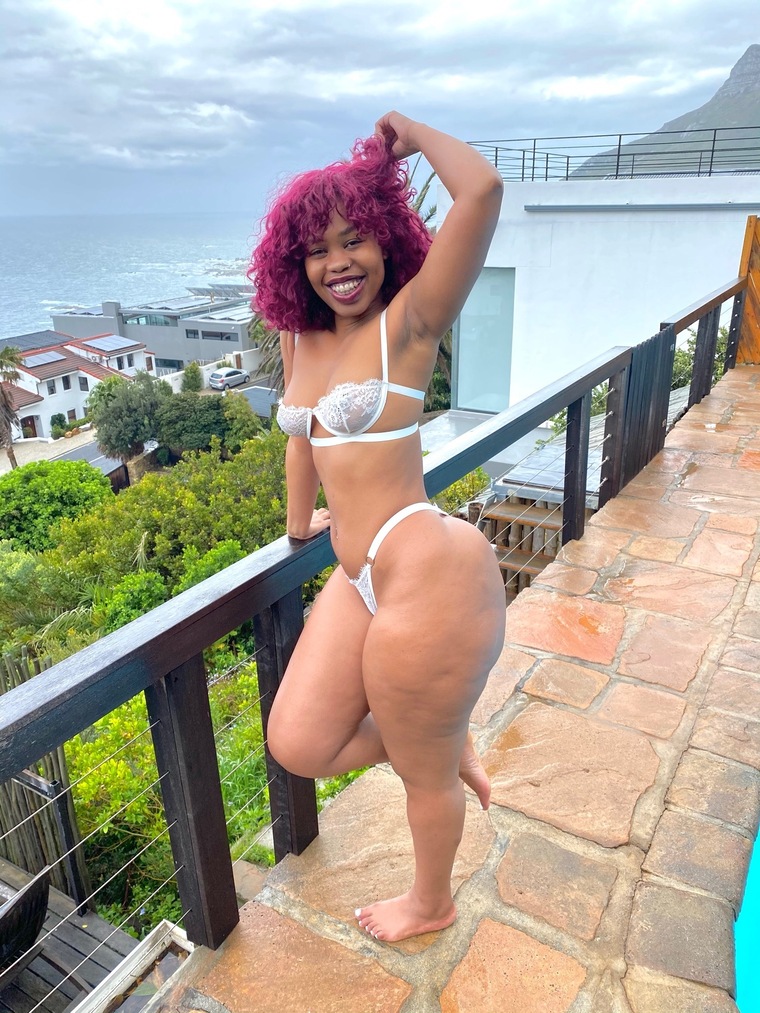 xoli_mfeka @xoli_mfeka onlyfans cover picture